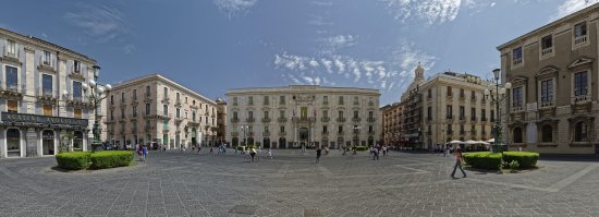 Катания: Университетская площадь 2