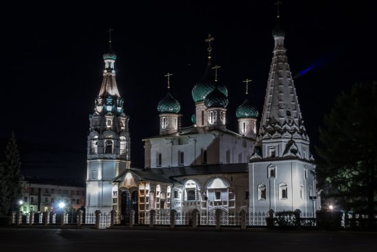 Церковь в ночи